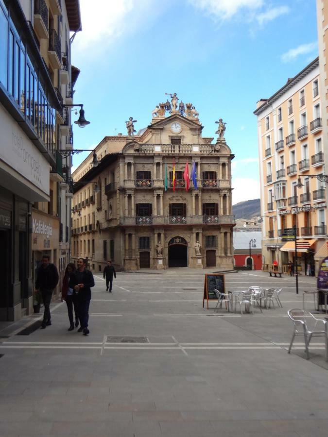 Plaza Consistorial Apartment Pamplona Luaran gambar